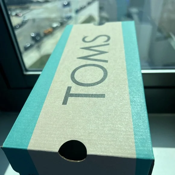 Toms flats (size 8) brand new, multi color - Picture 2 of 6